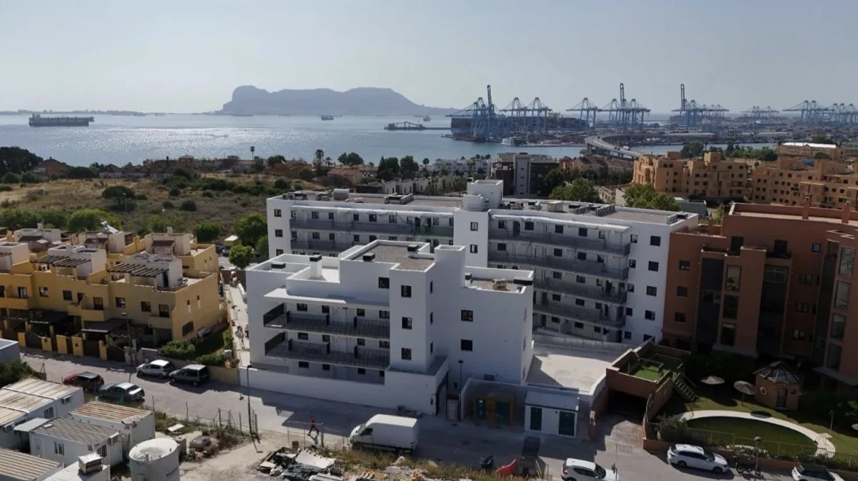 Promoción Guadalfaro en Algeciras con vistas al puerto